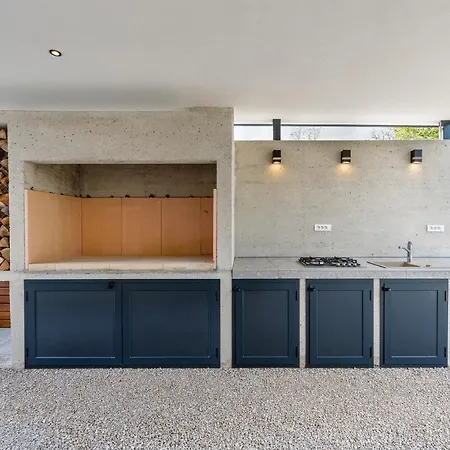 Vilă Larra Gostinjac